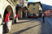 08 Piazzetta centrale di Cornalba nel sole del mattino